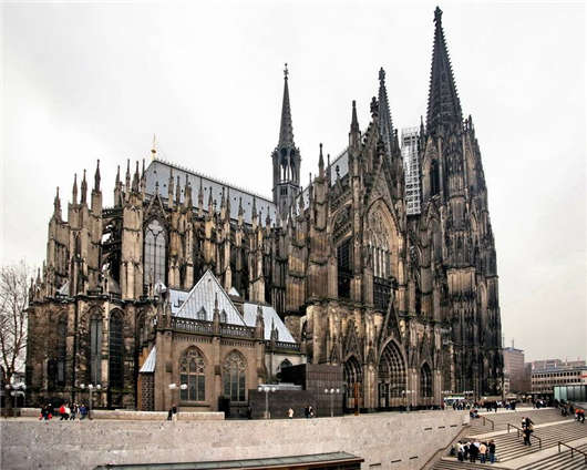 德國經濟發展速猛，缺少大量人才補充