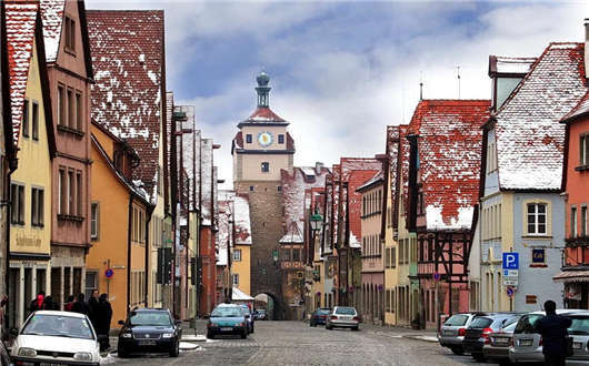 近些年<a style='color:#268bd1;cursor:pointer;' href='/zzjj.html'>德國(guó)經(jīng)濟(jì)</a>發(fā)展速猛,原因是什么? 近些年德國(guó)經(jīng)濟(jì)發(fā)展速猛,原因是什么?