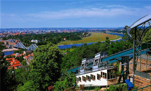 <a style='color:#268bd1;cursor:pointer;' href='/ymzc.html'>德國移民政策</a>方式解讀、歐盟藍卡簽證 <a style='color:#268bd1;cursor:pointer;' href='/'>德國移民</a>政策方式解讀、歐盟藍卡簽證