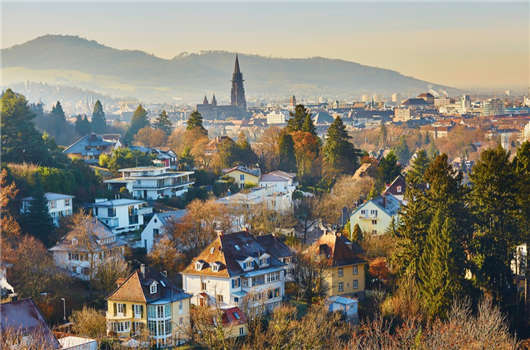 德國(guó)農(nóng)村的繁華等同于德國(guó)大城市,井然有序 德國(guó)農(nóng)村的繁華等同于德國(guó)大城市,井然有序