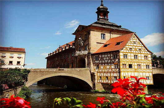 <a style='color:#268bd1;cursor:pointer;' href='/'>移民德國</a>,您選擇入籍德國還是德國永居? 移民德國,您選擇入籍德國還是德國永居?