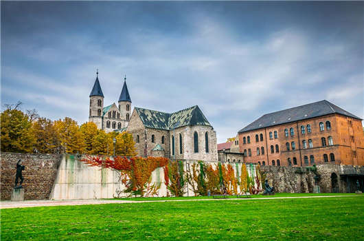 申請德國<a style='color:#268bd1;cursor:pointer;' href='/frqz.html'>法人簽證</a>,在德國購買公司優勢解讀。 申請德國法人簽證,在德國購買公司優勢解讀。